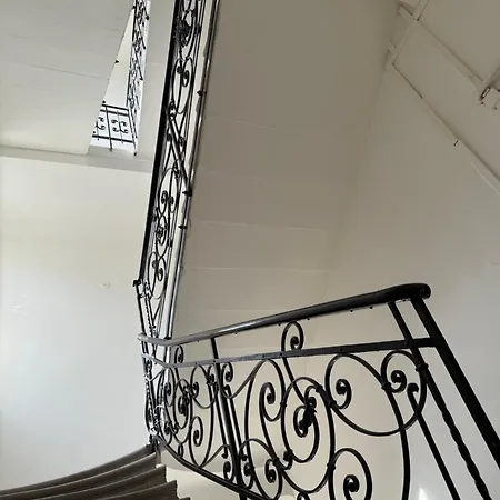 Spacious 100 Sqm Apartment In Old Town On Hviezdoslav Square For Business And Groups Lägenhet *