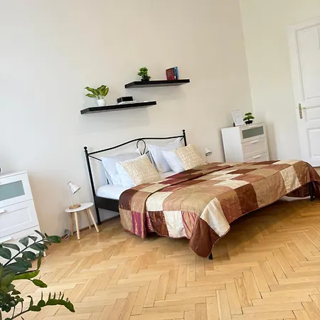 Διαμέρισμα Spacious 100 Sqm Apartment In Old Town On Hviezdoslav Square For Business And Groups *