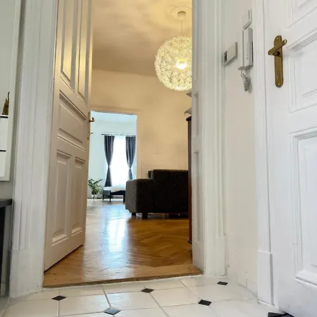 Lägenhet Spacious 100 Sqm Apartment In Old Town On Hviezdoslav Square For Business And Groups *