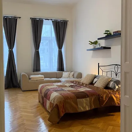 Διαμέρισμα Spacious 100 Sqm Apartment In Old Town On Hviezdoslav Square For Business And Groups *