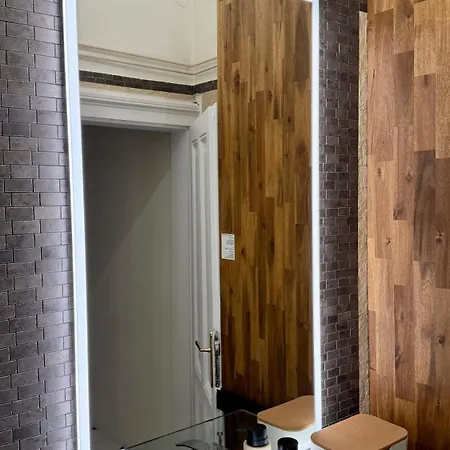 Spacious 100 Sqm Apartment In Old Town On Hviezdoslav Square For Business And Groups Διαμέρισμα