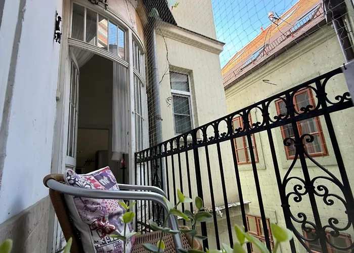 Spacious 100 Sqm In Old Town On Hviezdoslav Square For Business And Groups Apartmán