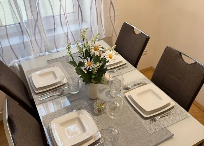 Spacious 100 Sqm In Old Town On Hviezdoslav Square For Business And Groups Apartmán