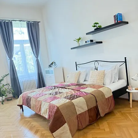 شقة Spacious 100 Sqm Apartment In Old Town On Hviezdoslav Square For Business And Groups *