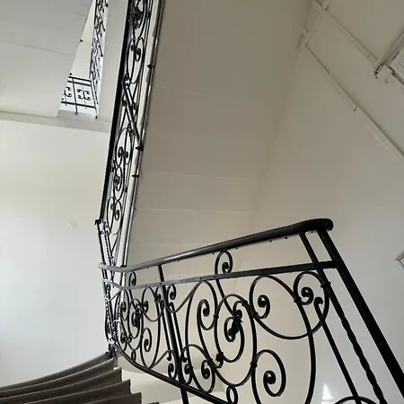 Spacious 100 Sqm Apartment In Old Town On Hviezdoslav Square For Business And Groups شقة براتسيلافا