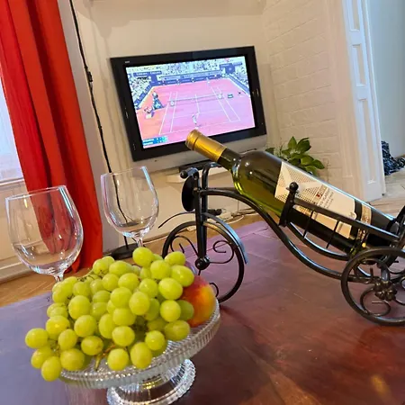 Spacious 100 Sqm Apartment In Old Town On Hviezdoslav Square For Business And Groups شقة