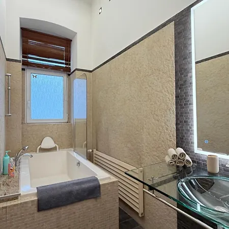 Spacious 100 Sqm Apartment In Old Town On Hviezdoslav Square For Business And Groups